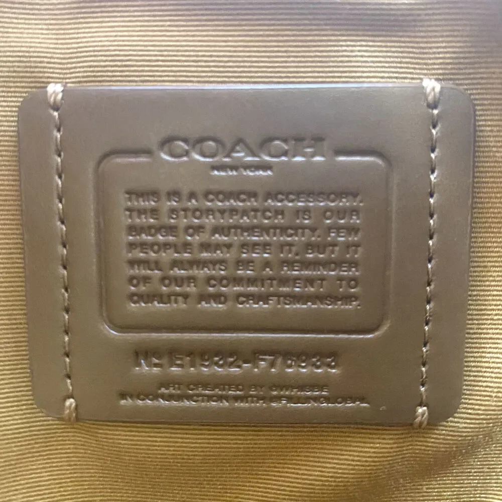Coach Large Wristlet 30 With Vandal Gummy Chalk White Multi F76933